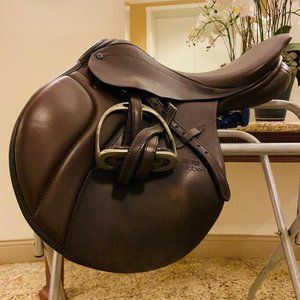 17" Stübben Jump Saddle